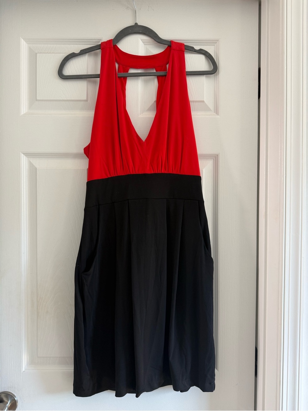 Sleeveless Red and Black V-Neck Midi Dress